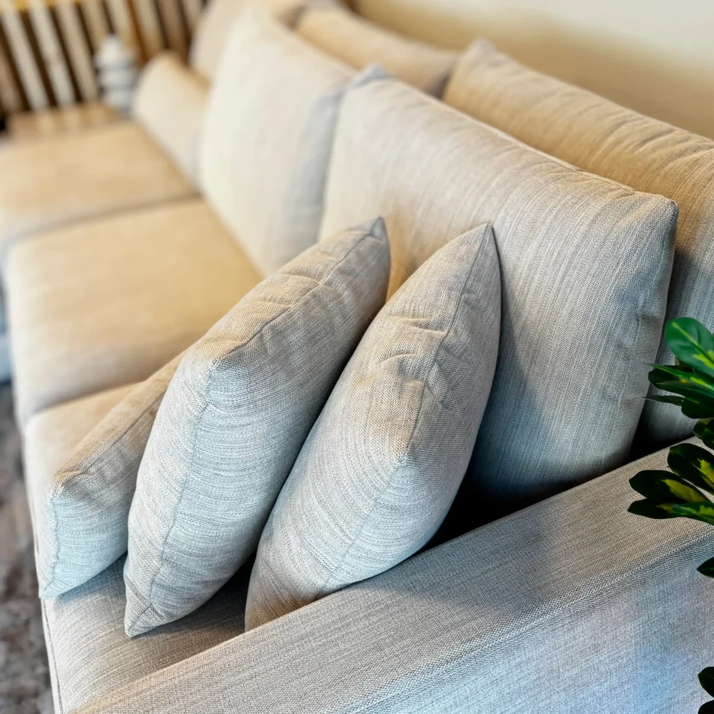 Sofás a medida - modelo Serena de Ocre Barcelona.