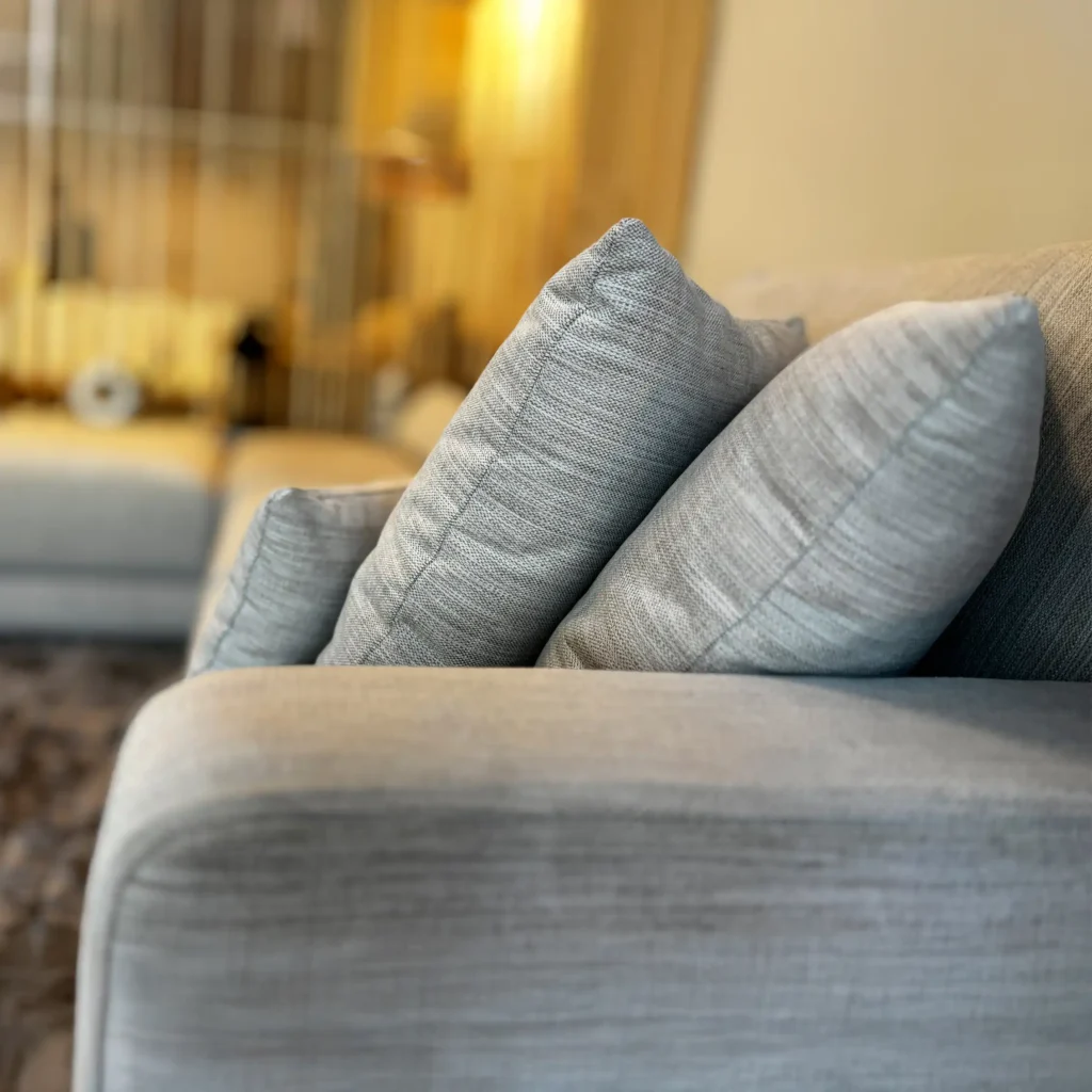 serena-lateral-cojines-gris-jaspeado